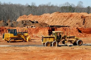 Advantages of Renting Heavy Equipment for Your Projects